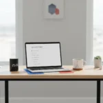 Maîtriser le Temps: La Méthode Pomodoro Réinventée pour 2026 Bureau moderne avec minuteur Pomodoro, ordinateur portable affichant des tâches et tasse de café, symbolisant la productivité et la gestion du temps.